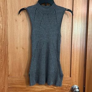 Express ribbed mock neck, sleeveless, size S, gray